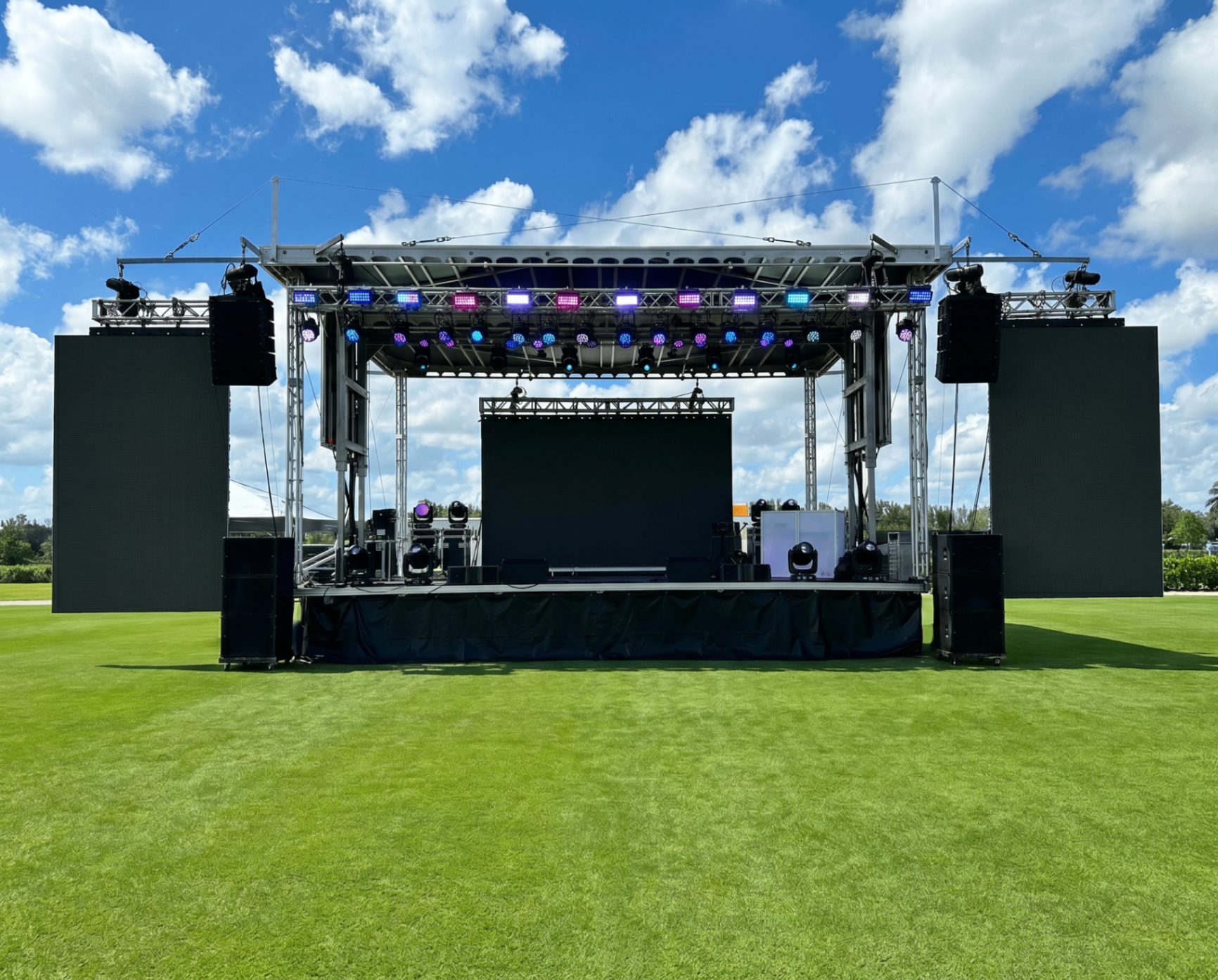 Apex 3224 Mobile Stage